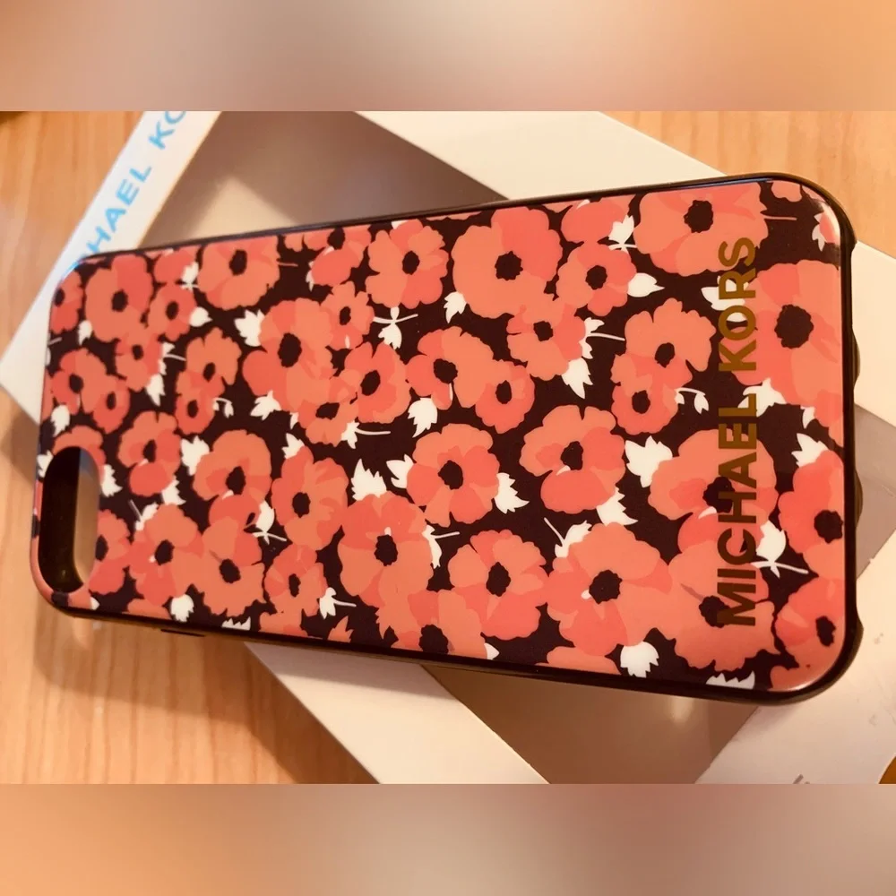 Michael Kors iPhone 7/8 Snap on case in peach and pink flowers